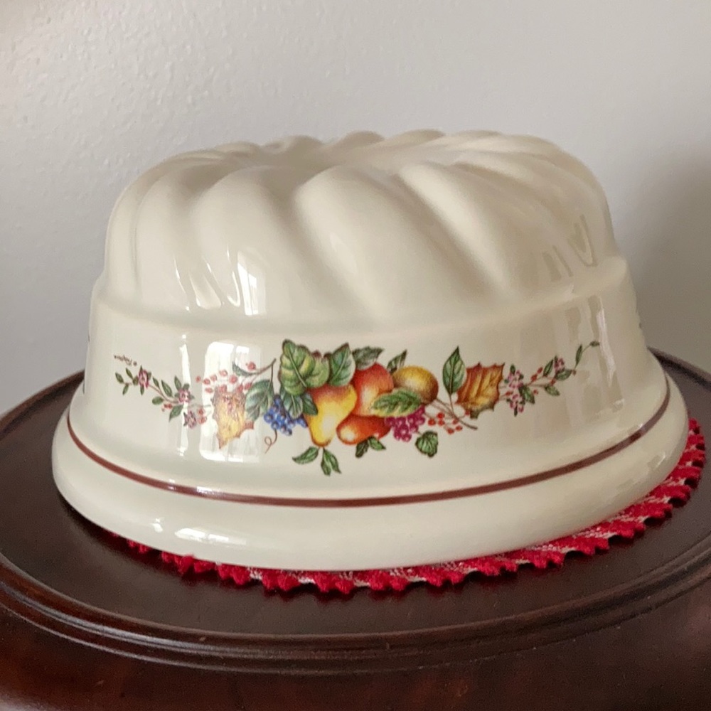 Vintage Harvest fruit motif ceramic gelatin/pudding mold